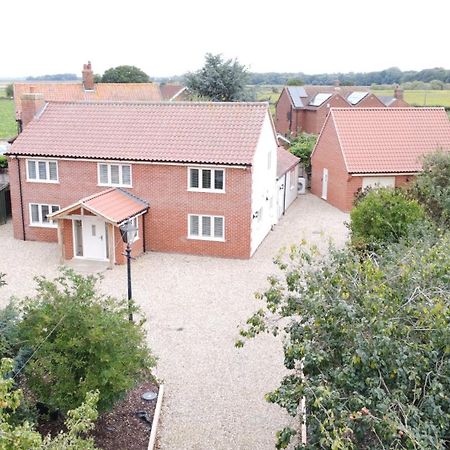 Spacious 6-Bed Home, Near The Norfolk Broads Clippesby Buitenkant foto