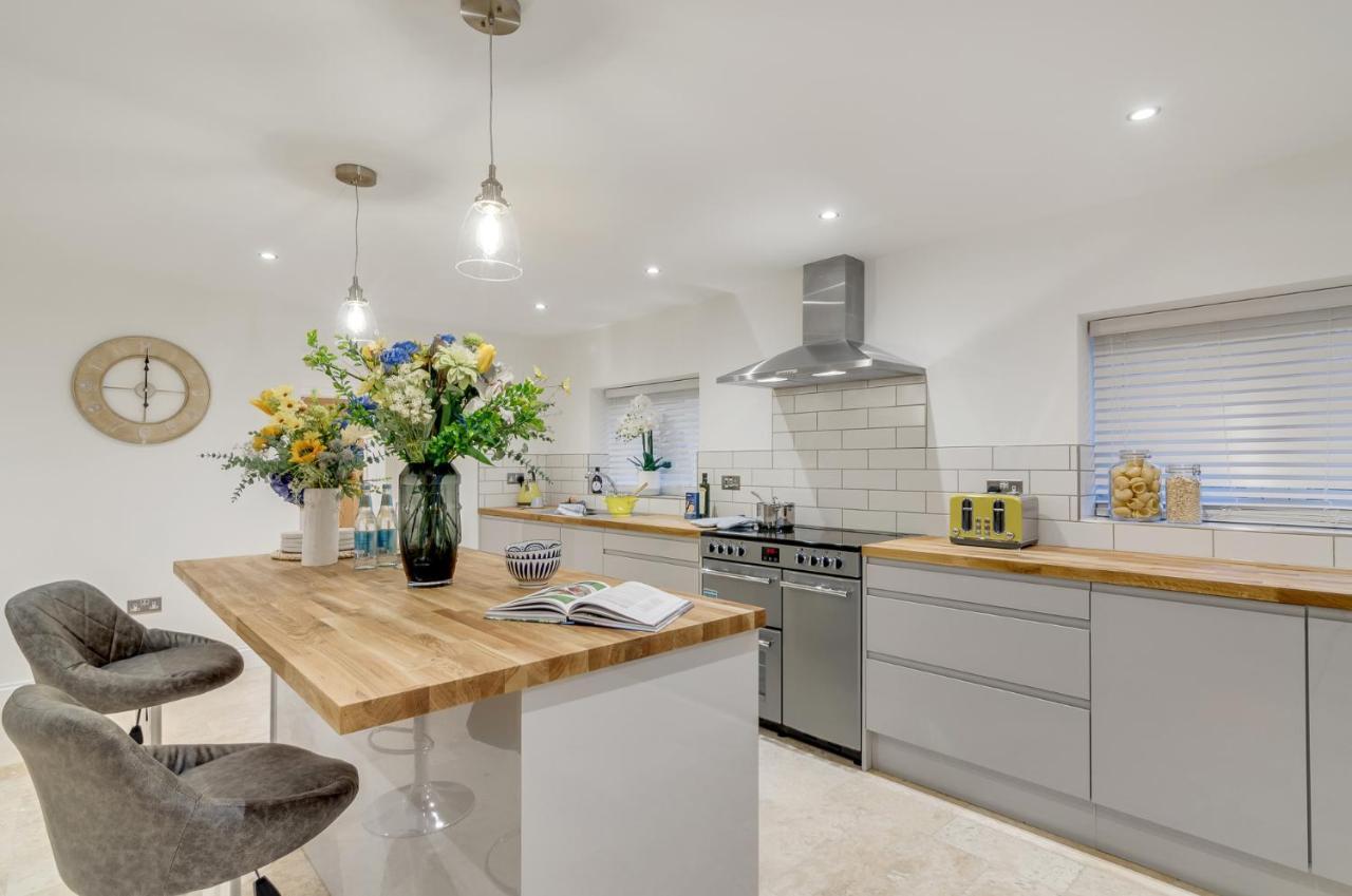 Spacious 6-Bed Home, Near The Norfolk Broads Clippesby Buitenkant foto