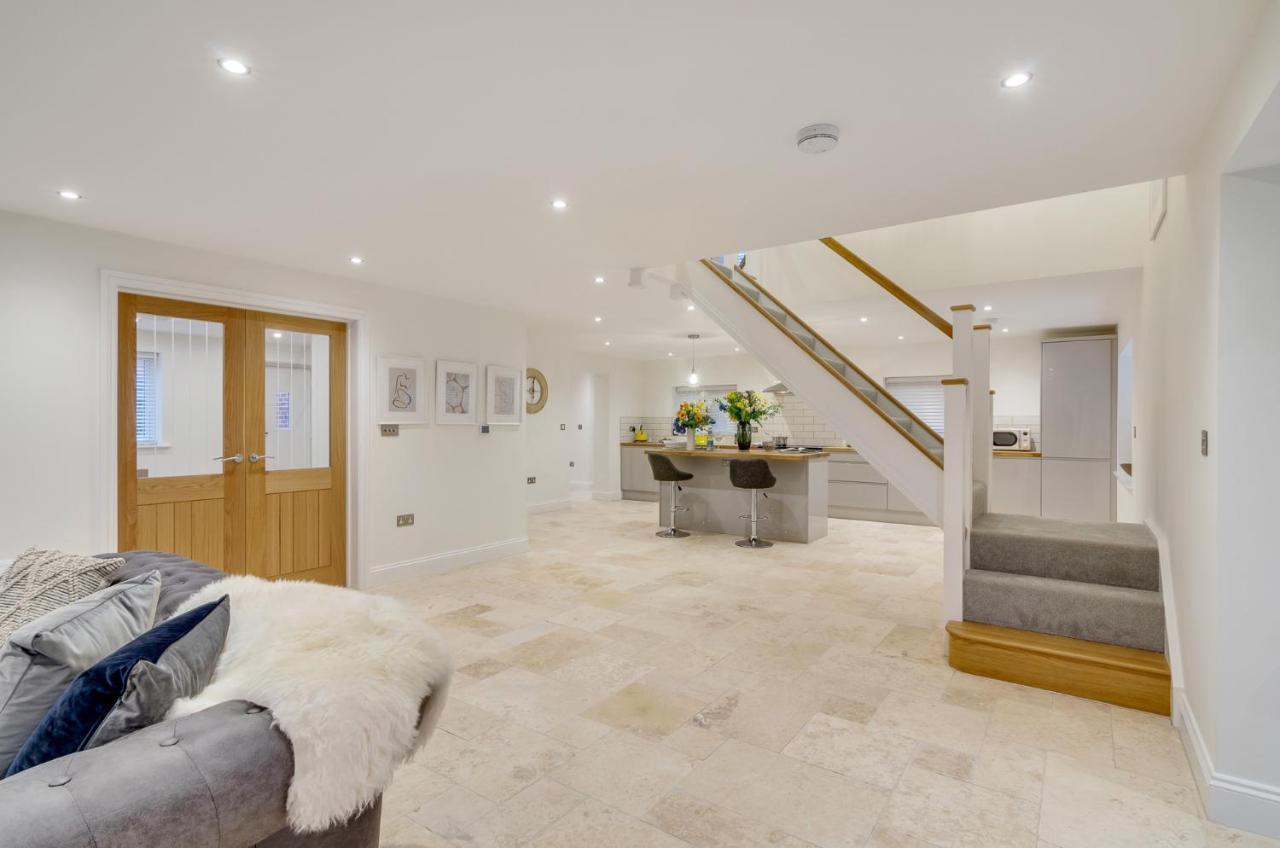 Spacious 6-Bed Home, Near The Norfolk Broads Clippesby Buitenkant foto
