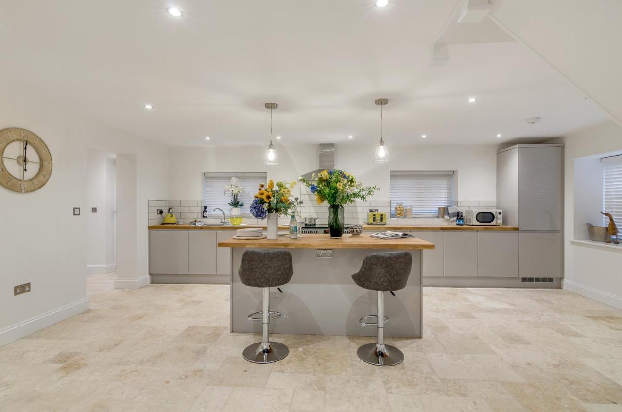 Spacious 6-Bed Home, Near The Norfolk Broads Clippesby Buitenkant foto